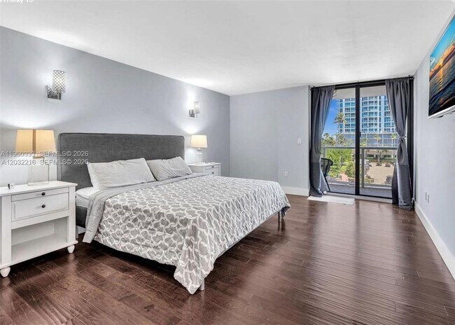 Building Photo - 6423 Collins Ave