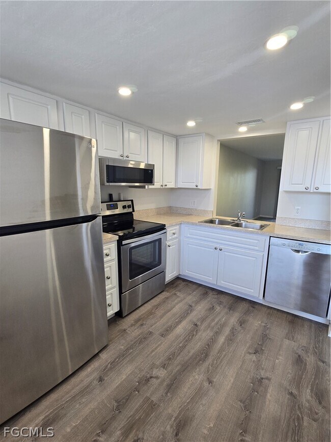 Building Photo - 1519 Cape Coral Pkwy W