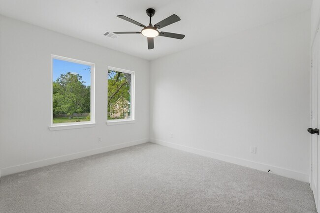 Building Photo - 210 Big Deer Dr