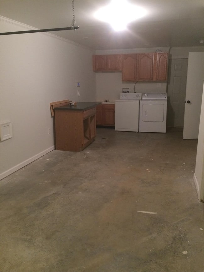 Building Photo - 137 Tulip Rd