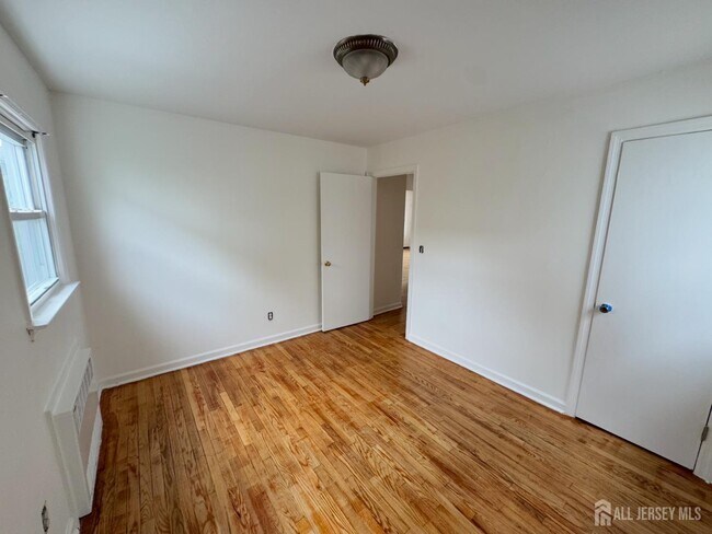 Building Photo - 304 Woodcliff Ave