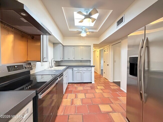 Building Photo - 5213 N Tigua Dr