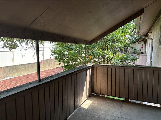 Building Photo - 10580 High Hollows Dr