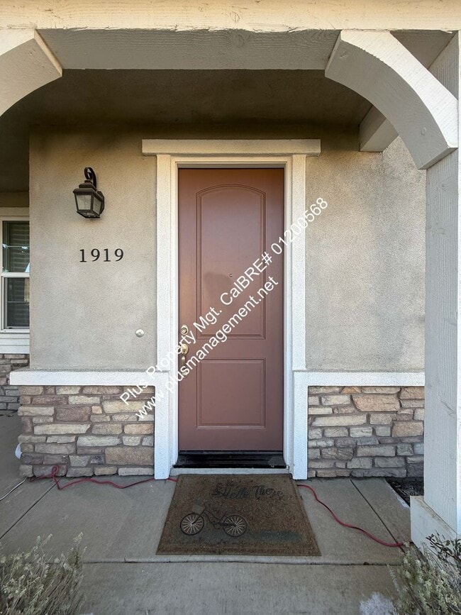 Building Photo - Beautiful Newer Two Story Home in the Gated Community of HG Gardens