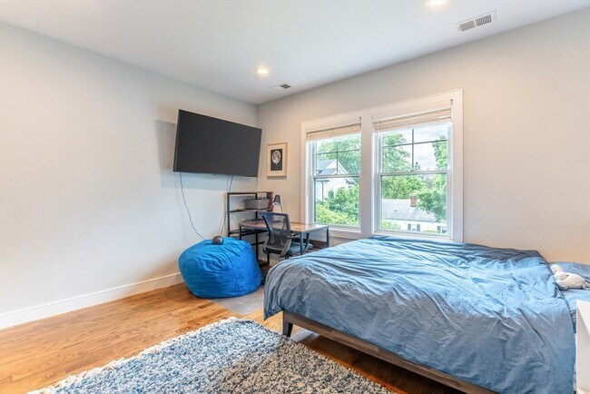 Building Photo - 19 Shute Path