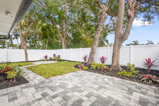 Building Photo - 805 Clake St