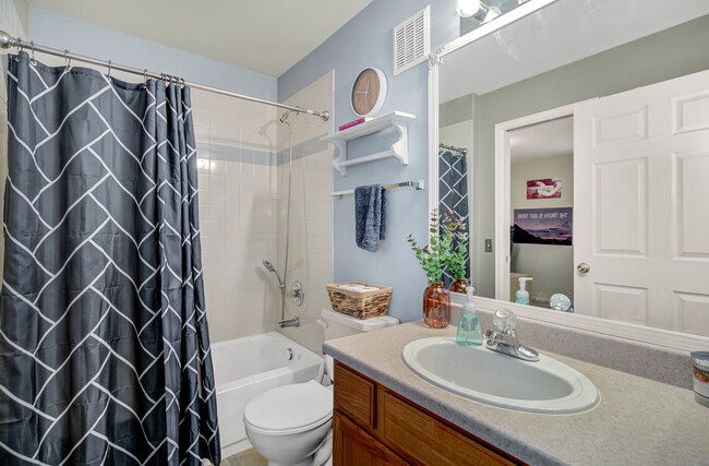 Main bathroom which can be attached to second bedroom - 179 Ellers Grv