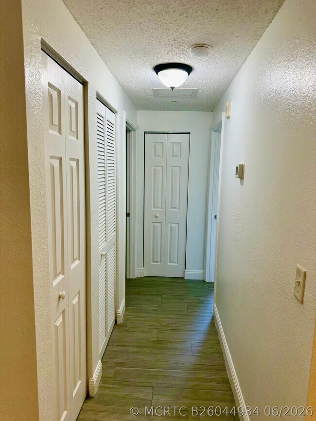 Building Photo - 3018 Alcazar Pl