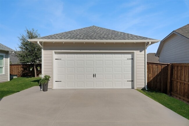 Building Photo - 14104 Cross Oaks Pl