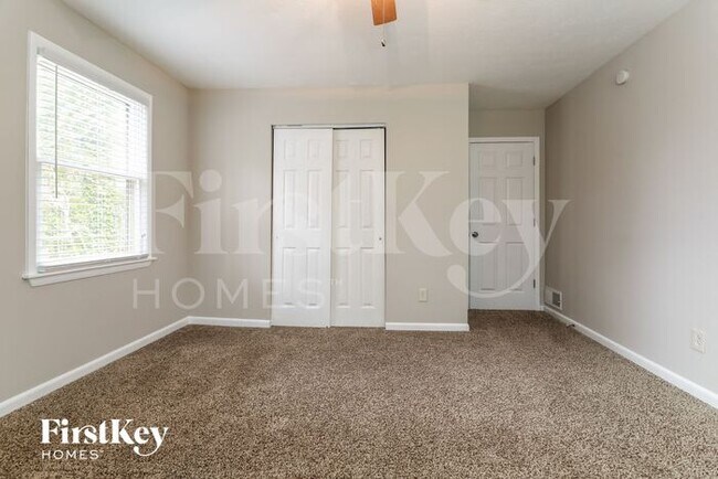 Building Photo - 2324 Sussex Court