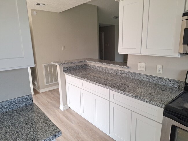 Building Photo - 2411 Farriers Bend Dr