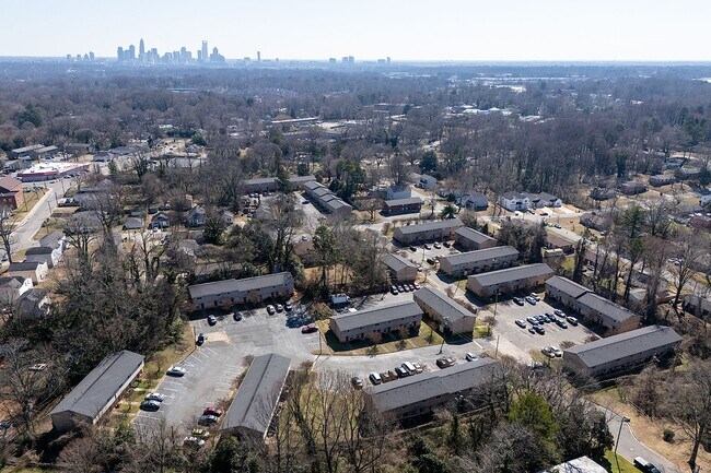 Building Photo - Spacious, affordable two bedroom townhouse in a great location in Charlotte!