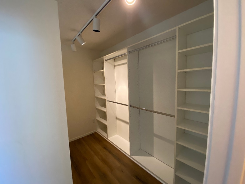 Building Photo - 9111 Lemona Ave