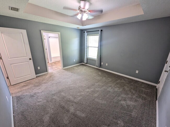 Building Photo - 2618 Salamanca St