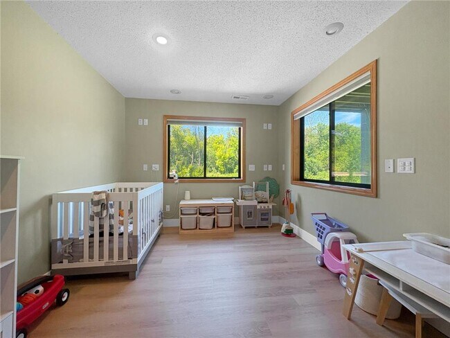 Building Photo - 717 Ashley Dr