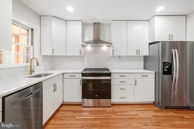 Building Photo - 1203 Brantford Ave