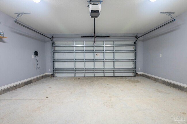 Building Photo - 3328 Broadview Cir