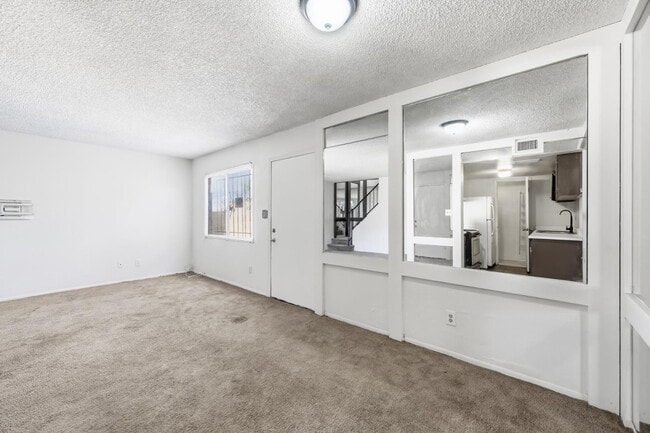 Building Photo - 6705 W Devonshire Ave