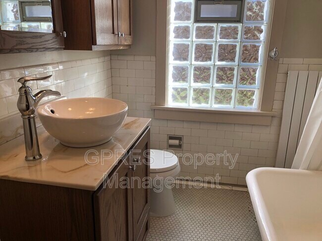 Building Photo - 357 Washington Ave