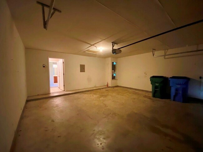 Building Photo - 218 Jennifer Ln