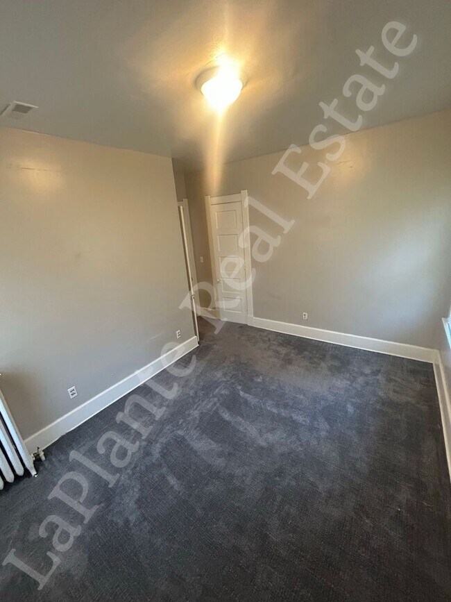 Building Photo - 3137 Kimball Ave