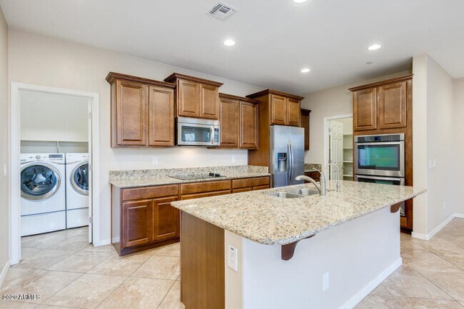 Building Photo - 4770 E Tierra Buena Ln