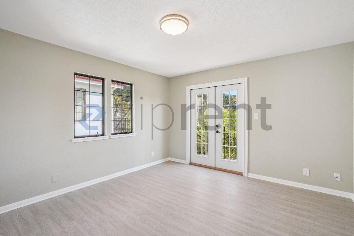Building Photo - Unit C