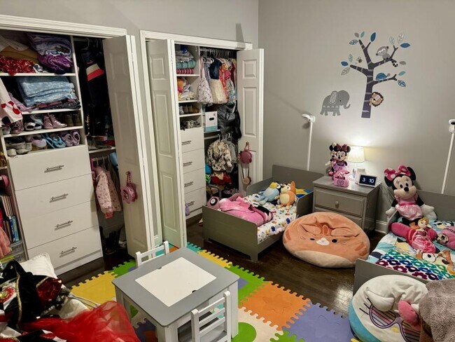 Building Photo - 3 bedroom in Chicago IL 60625