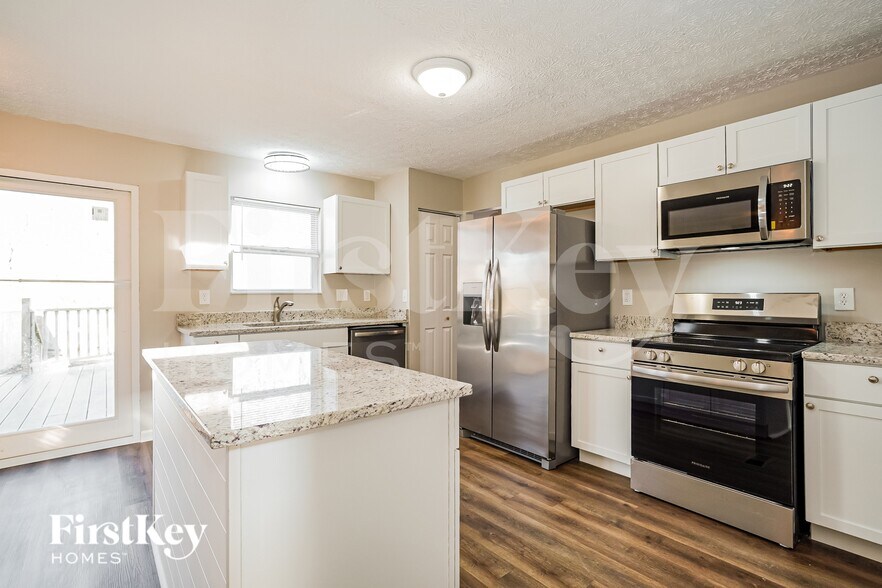 Building Photo - 2445 Linbaugh Rd