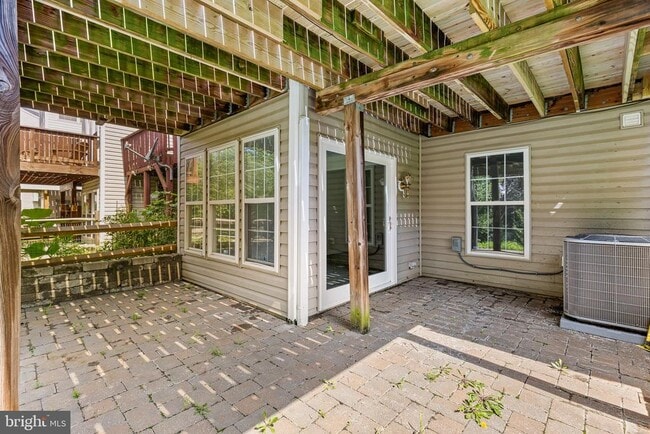Building Photo - 22 Crenshaw Ct
