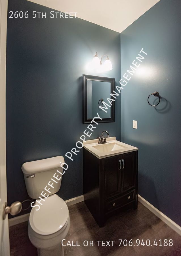 Building Photo - 2606 5 St