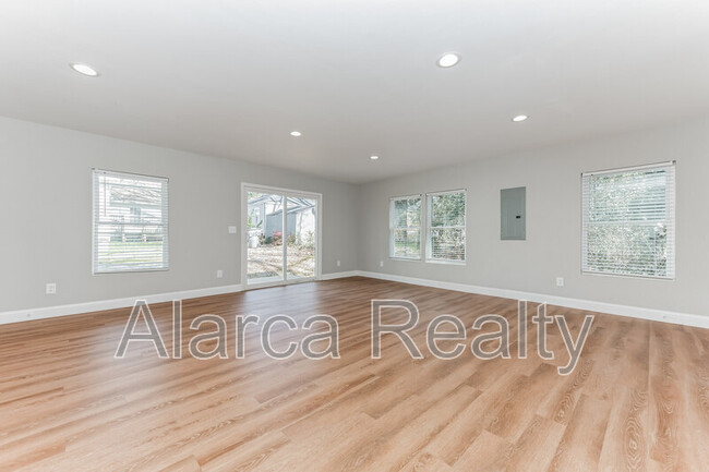 Building Photo - 1217 Skyview Rd