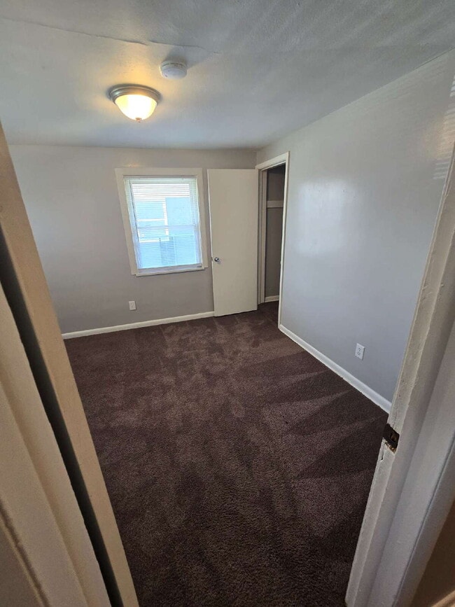 Building Photo - 452 S Napoleon Ave