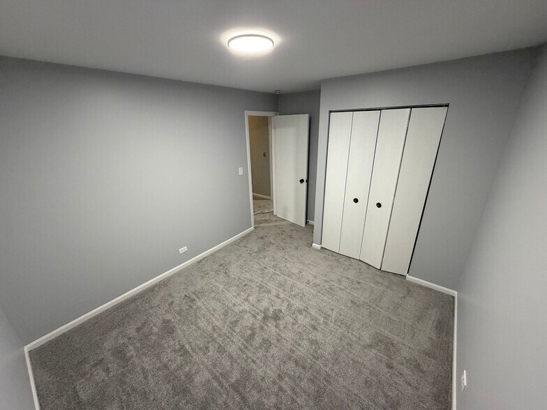 Building Photo - 743 Sterling Ct