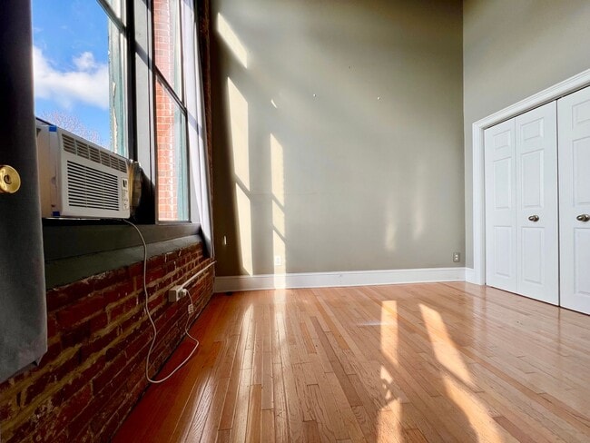 Building Photo - Stunning 2BR/1BA  Condo in Charlotte!!