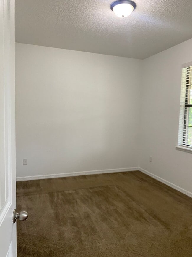 Building Photo - GORGEOUS WINDERMERE TERRACE  MONTH WITH LA...
