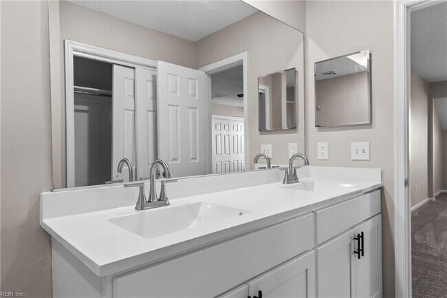 Building Photo - 1619 Slidell Ln
