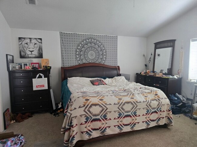 Building Photo - 3 bed 2 bath  Home for Rent in Grants Pass