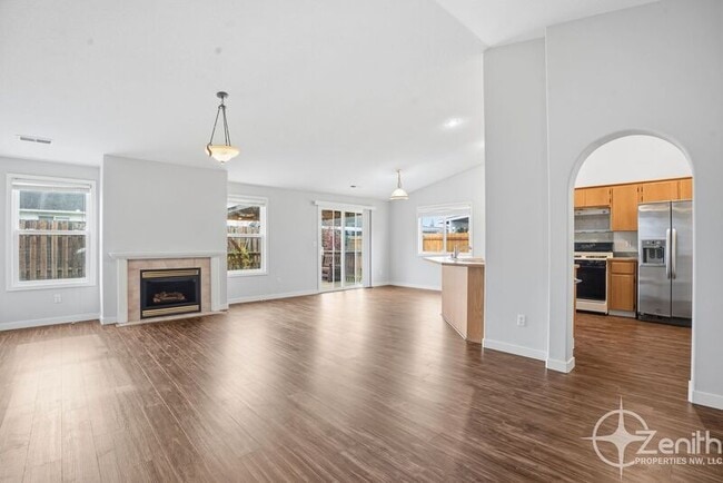 Building Photo - 15605 NE 92nd St