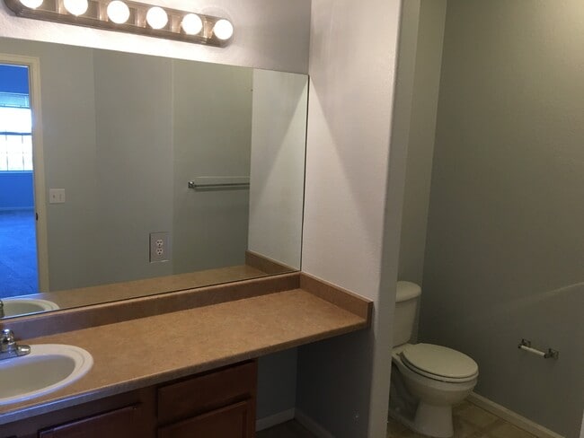 Building Photo - $200 Credit/Signing Bonus