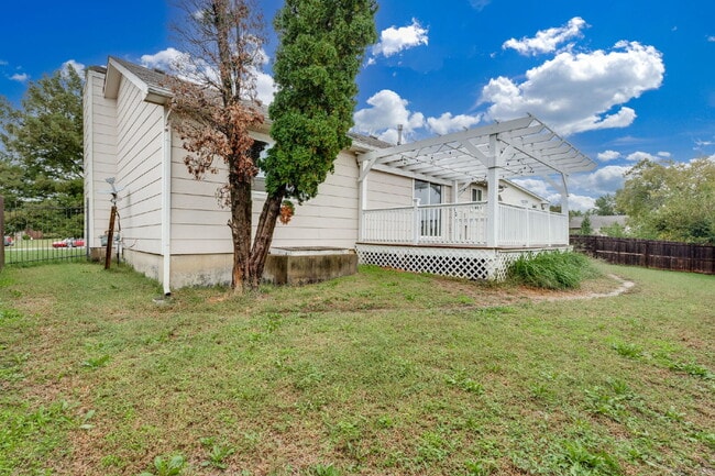 Building Photo - "Spacious 4-Bedroom Gem with 3 Full Baths ...