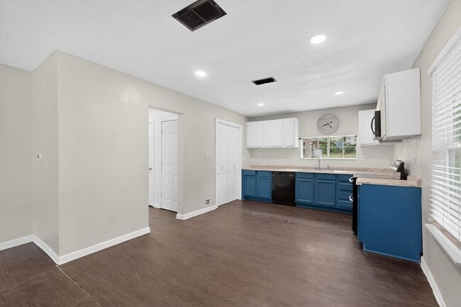 Building Photo - 5011 Briar Patch Ln