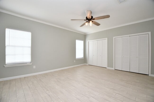 Building Photo - 382 Wilcrest Dr