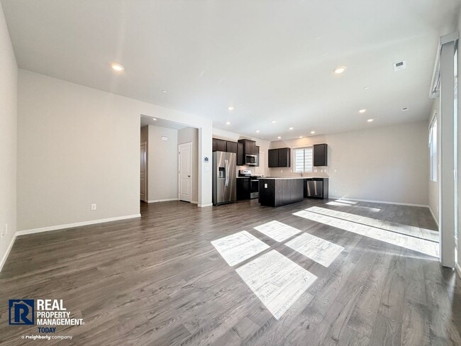 Building Photo - Stunning 4-Bedroom Home with Mount Rainier Views in Rainier Ridge!
