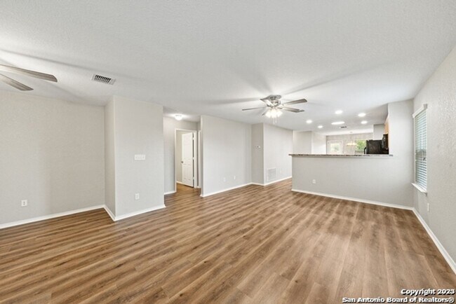 Building Photo - 3 Bedroom/2 Bath Silver Canyon Subdivision