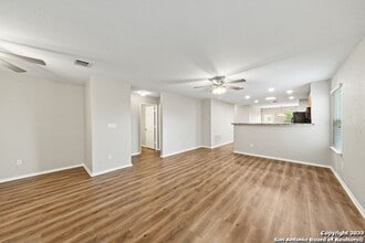 Building Photo - 3 Bedroom/2 Bath Silver Canyon Subdivision