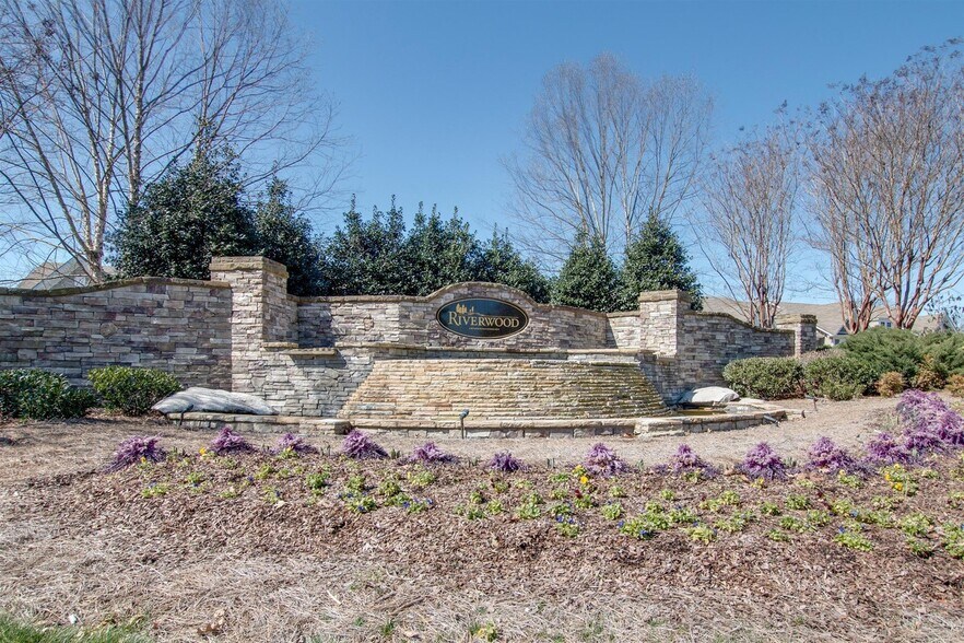 Building Photo - 1989 Stonewater Dr