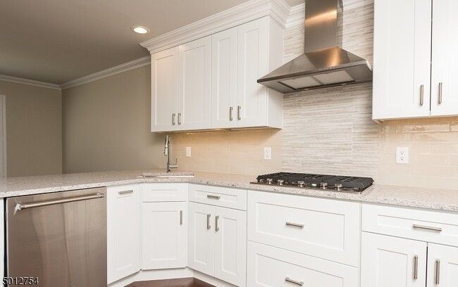 Building Photo - 255 Riveredge Dr