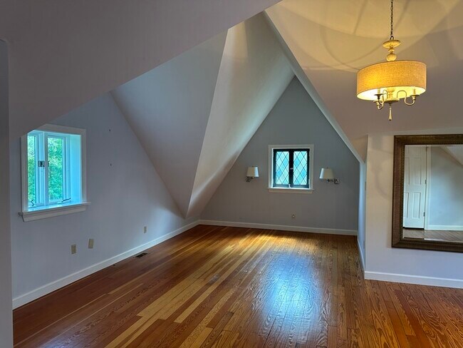 Building Photo - 1137 Gilbert Ave