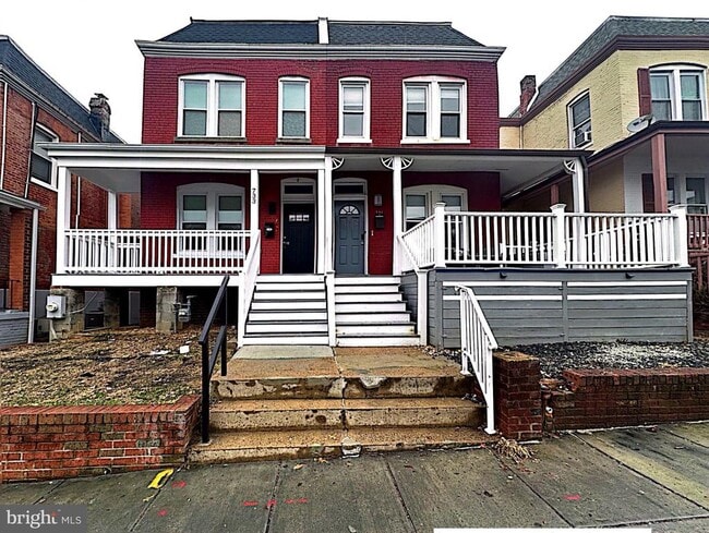 Building Photo - 733 Gresham Pl NW